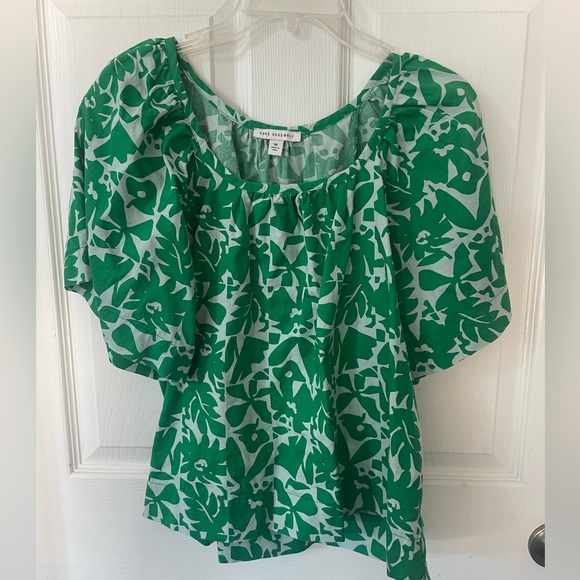 Never worn Green Floral Women's Top size Medium Free Assembly wide sleeves - Picture 3 of 7